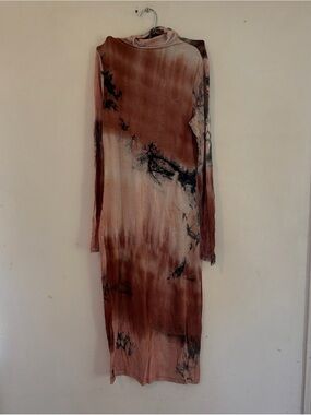 Renee C. Rust and Black Tie-Dye Long Sleeve Midi Dress